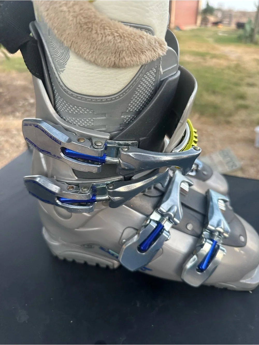 Women's Salomon Irony 6 Ski Boots - Size 7
